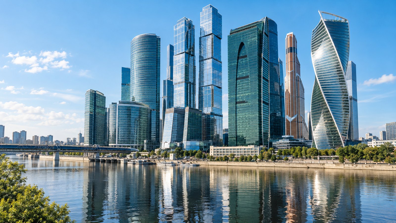 Despite slowing growth, the central bank is keeping its key interest rate at 14%